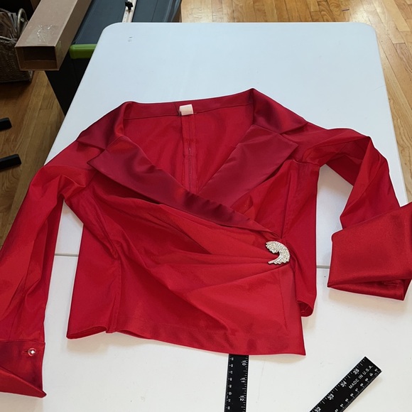 Alex Evening size 14 Red faux wrap top French cuffs Rhinestone detail - Picture 9 of 13